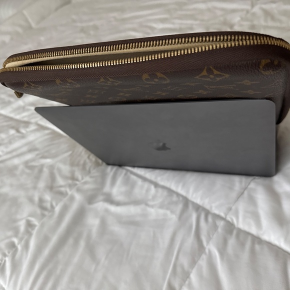 Louis Vuitton Laptop Cover - Picture 5 of 7